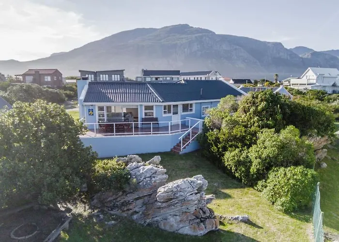 Mocha Bay House By The Sea