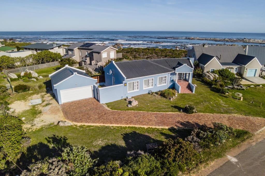Mocha Bay House By The Sea